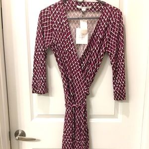 NWT rare DVF wrap dress in snake wire plum 8